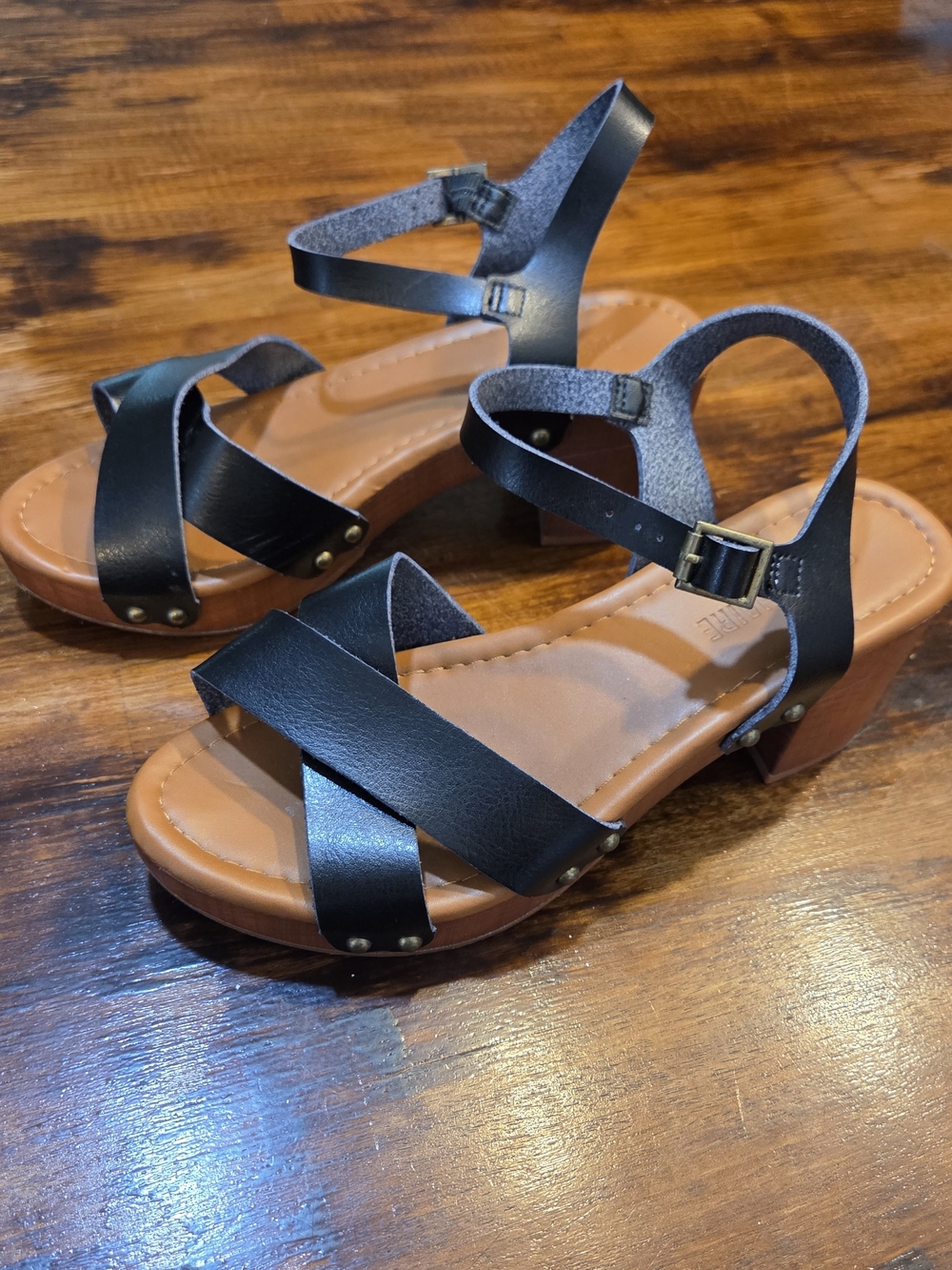 Cushionaire Slate Faux Wooden Heel Sandal, Platform Sandals SZ 6.5 Boho - Picture 2 of 7
